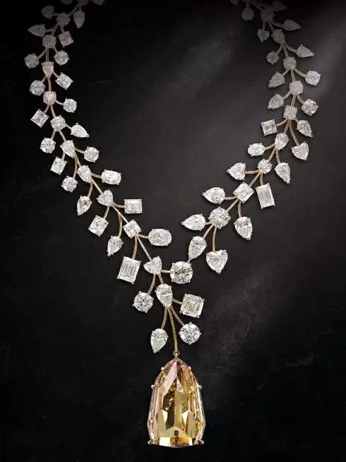 The-Mouawad-LIncomparable-Diamond-Necklace-3_11zon.jpg